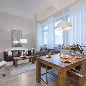 Apartment The Goethe Loft, 2 Bedroom Up To 5 People, Berlin